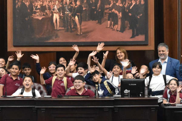 La Escuela N° 8 “Sargento Baigorria” visitó la Legislatura