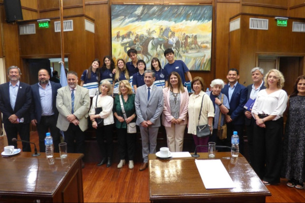 El Senado declaró Patrimonio Cultural Intangible a la Procesión Cívica de la Escuela Normal Mixta