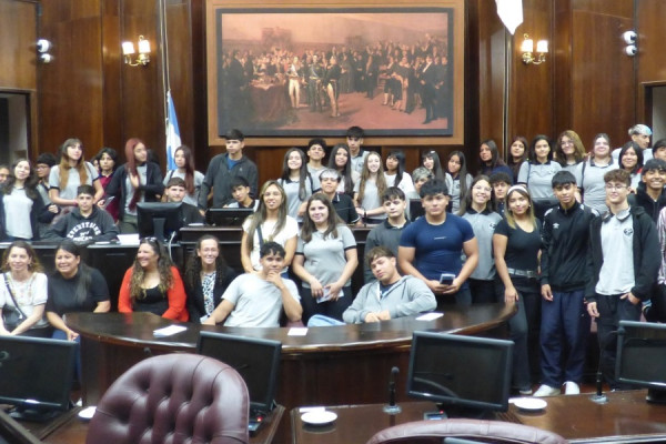 El Colegio “Ramón Carrillo” visitó la Legislatura