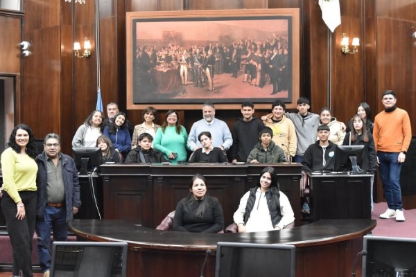 Estudiantes de Luján visitaron la Legislatura