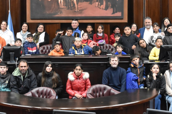 La Escuela N° 234 de Los Cajones visitó la Legislatura