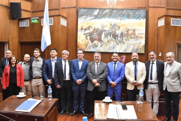 El Senado aprobó leyes clave, reconocimientos deportivos y presupuestos municipales