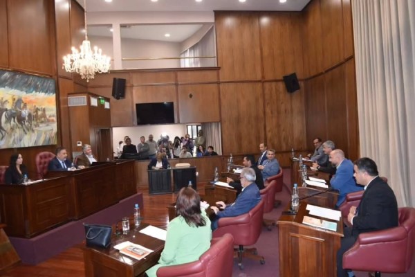 Aprobación de la Ley Impositiva y Presupuestos Municipales en sesión extraordinaria